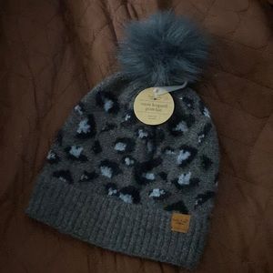 Britts knits snow leopard Pom hat NWT